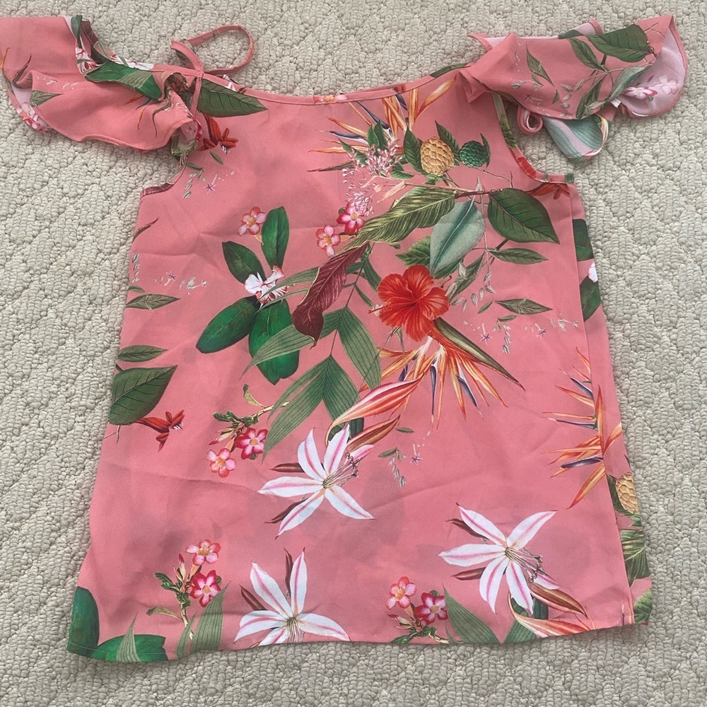 SOLD ❗️❗️Express off-shoulder floral top